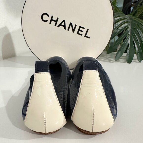 Chanel Navy Patent Elastic White Cap Toe Flats size 37 1/2 - Picture 3 of 9